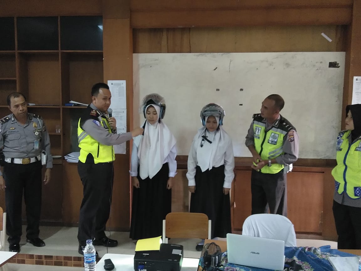  Sat Lantas Polres Inhil Sosialisasi UU No 22 Tahun 2019 di Akbid Husada Gemilang